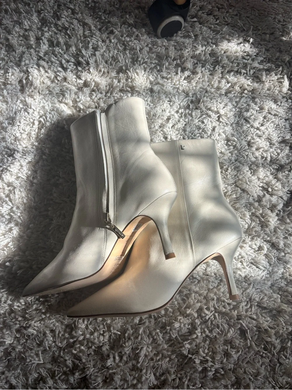 Larroude minimalist cream
